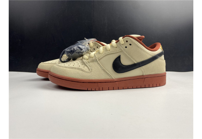 nike sb dunk low pro hennessy bq6817-100