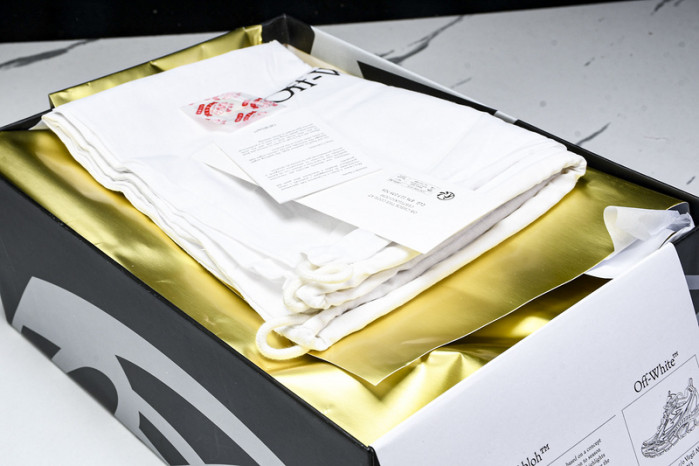 C/O​ SNEAKERS CO-025