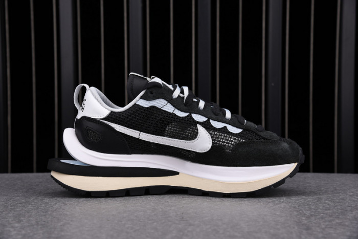 nike vaporwaffle sacai black white cv1363-001