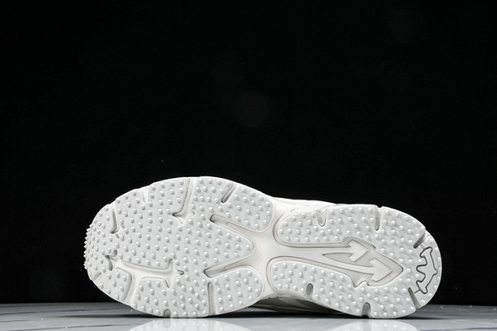 c/o​  sneakers  co-011