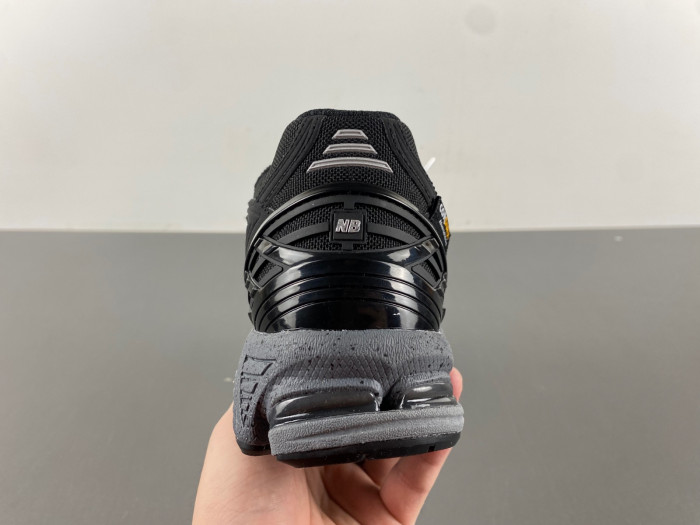 A.*SIC*S G*EL M1906ROC