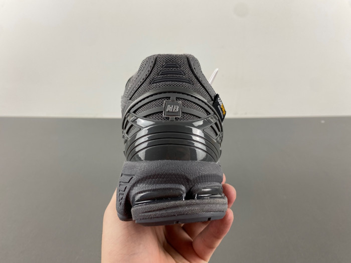 A.*SIC*S G*EL M1906ROC