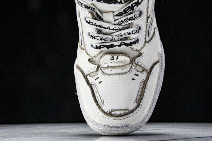 Balenciaga Hamptons Worn-Out WCURS9000