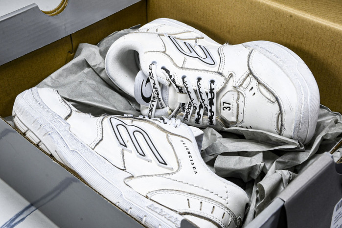 Balenciaga Hamptons Worn-Out WCURS9000