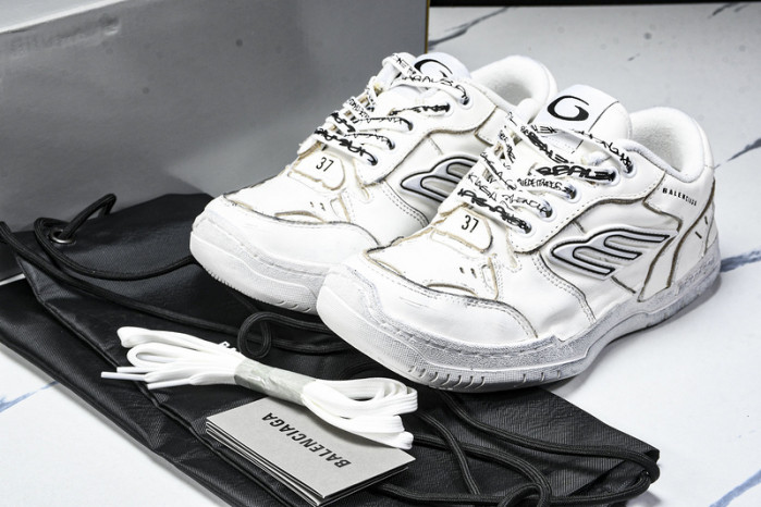 Balenciaga Hamptons Worn-Out WCURS9000