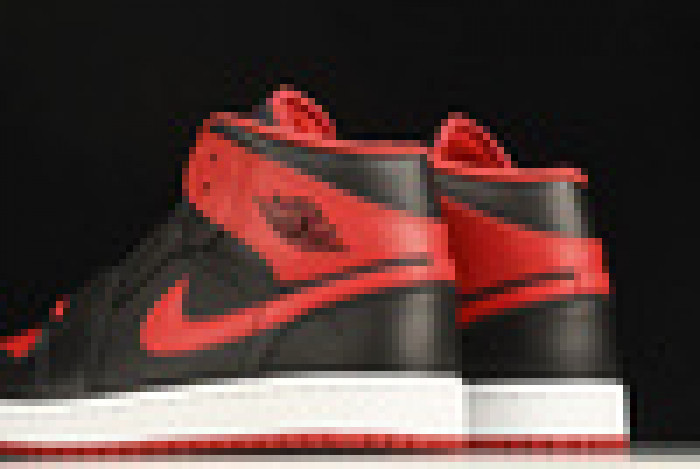air jordan 1 mid    dq8426-060