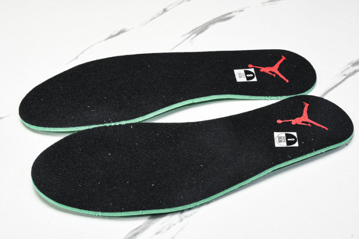 Air Jordan 4 “Remastered” FQ7939-007