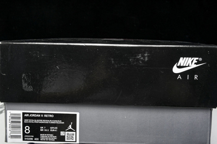 Air Jordan 11 LH0296-400