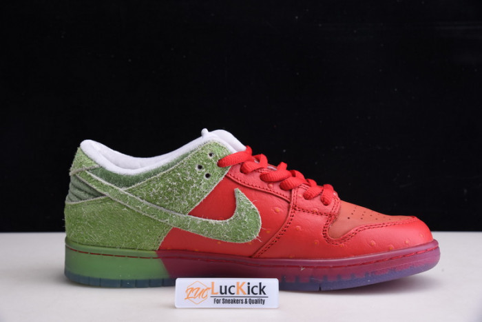 nike dunk low sb "strawberry cough" cw7093-601