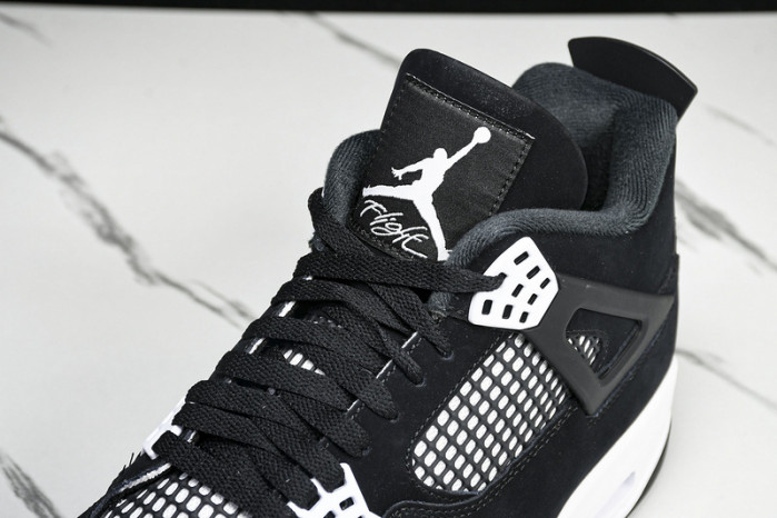 Air Jordan 4 Retro “White Thunder” FQ8138-001