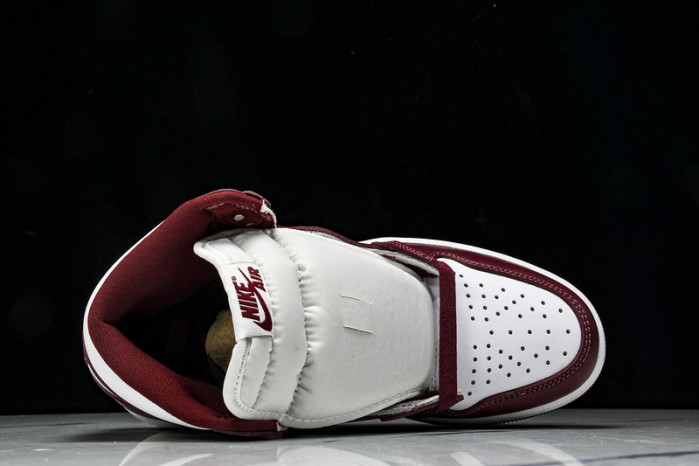 Air Jordan 1 High "Dune Red" DZ5485-160