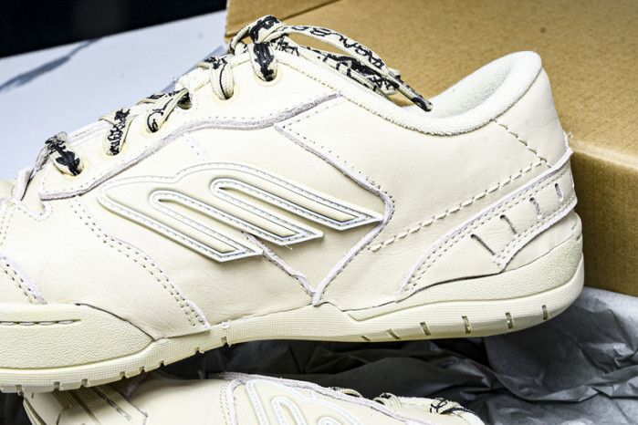 Balenciaga Hamptons Worn-Out WCURS9490