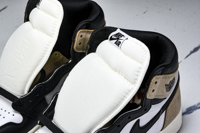 Air Jordan 1 High OG "Metallic Gold" FD2588-021