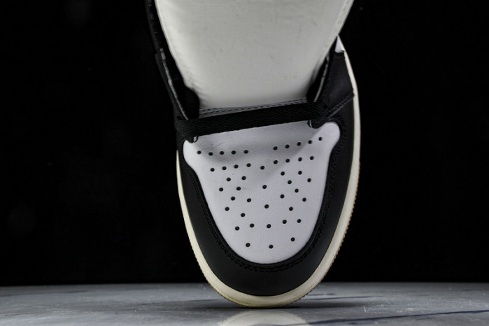 Air Jordan 1 High OG "Metallic Gold" FD2588-021