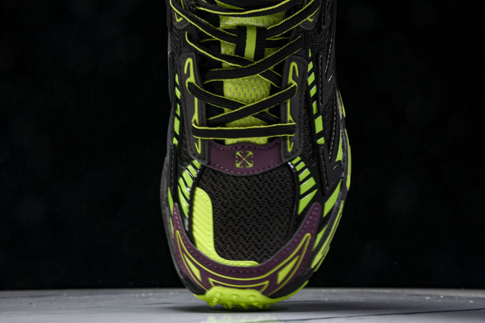 C/O​ SNEAKERS CO-020