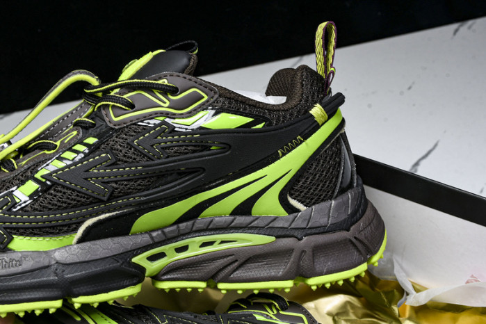 C/O​ SNEAKERS CO-020