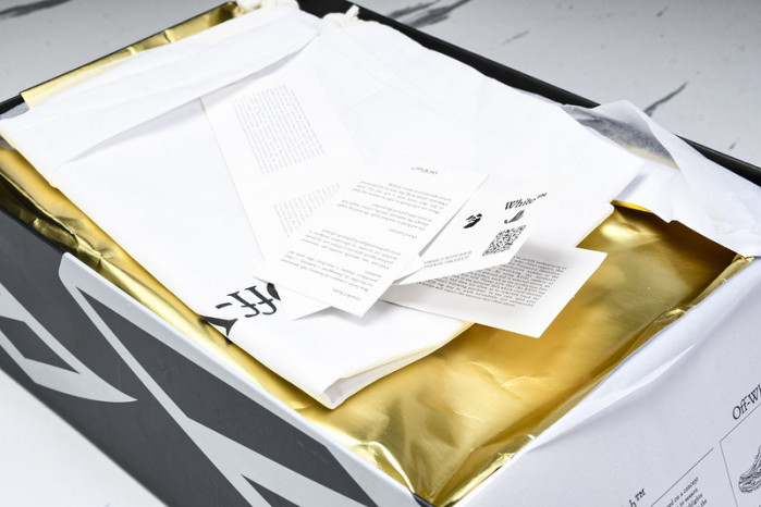 C/O​ SNEAKERS CO-020