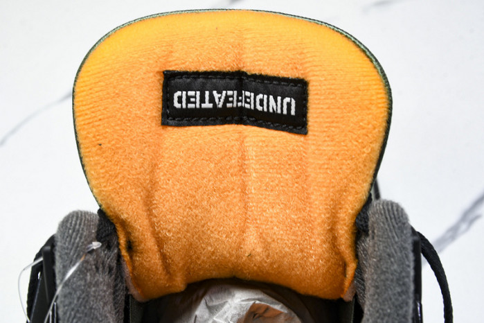 UNDEFEATED x Air Jordan 4 OG IB1519-200