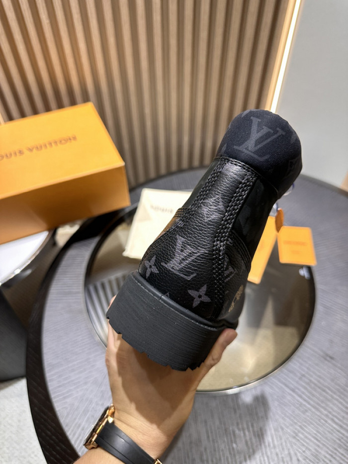 L**V**T* BOOTS LVTBS-010