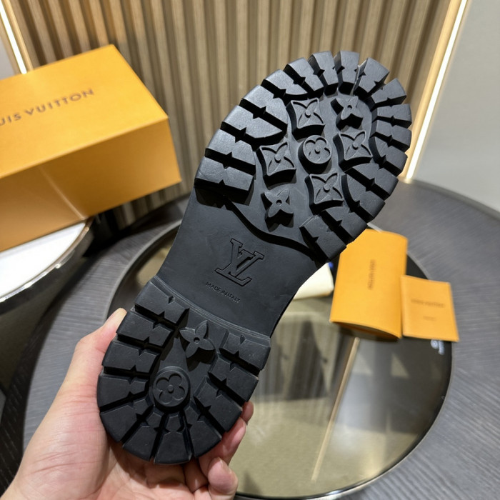 L**V**T* BOOTS LVTBS-030