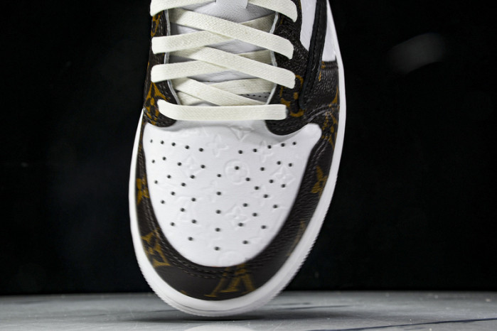 Travis Scott x Jordan Air Jordan 1 Low DL2403-002