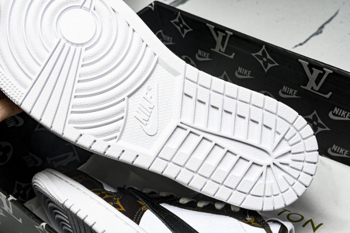 Travis Scott x Jordan Air Jordan 1 Low DL2403-002