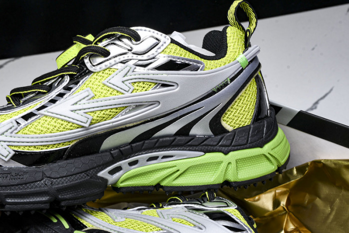 C/O​ SNEAKERS CO-027