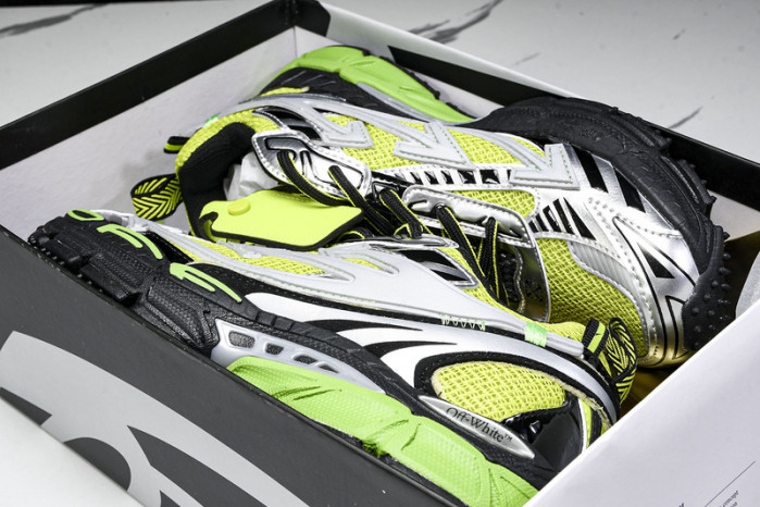 C/O​ SNEAKERS CO-027