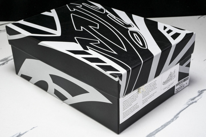 C/O​ SNEAKERS CO-027