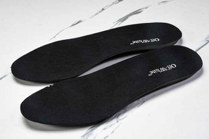 C/O​ SNEAKERS CO-026