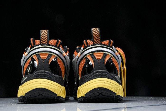 C/O​ SNEAKERS CO-026