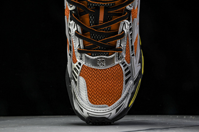 C/O​ SNEAKERS CO-026