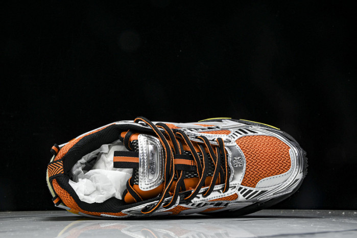 C/O​ SNEAKERS CO-026