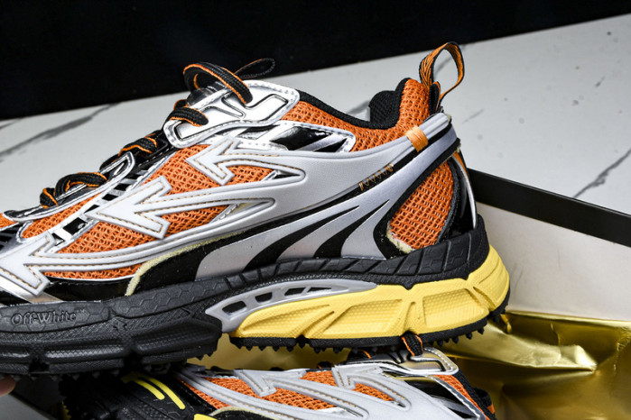 C/O​ SNEAKERS CO-026