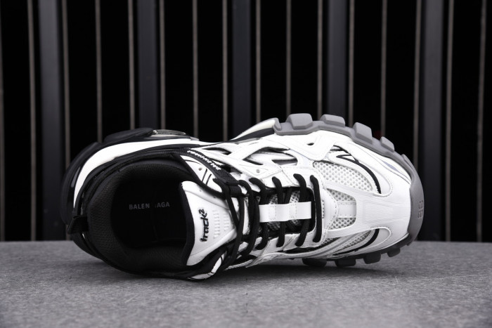 Ba*len*cia*ga track trainer