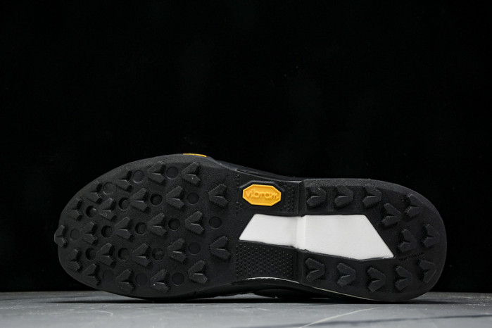 Sacai x Nike Zegamadome HQ8618-003