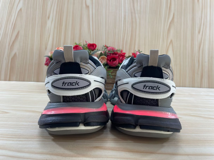 Ba*len*cia*ga track trainer  btt-062