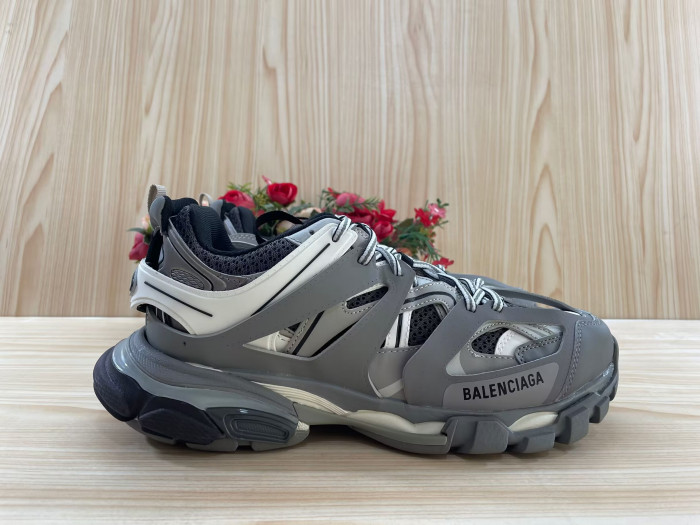 Ba*len*cia*ga track trainer  btt-062