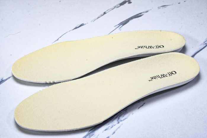 C/O​ SNEAKERS CO-029