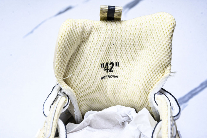 C/O​ SNEAKERS CO-029