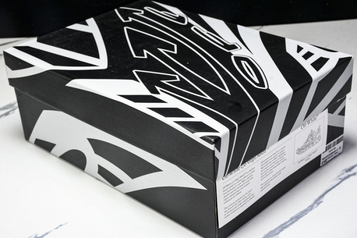 C/O​ SNEAKERS CO-029