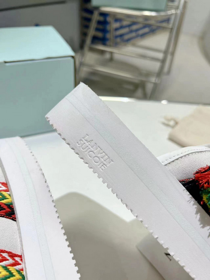 LA*NVN CURB SANDAS LCS-002