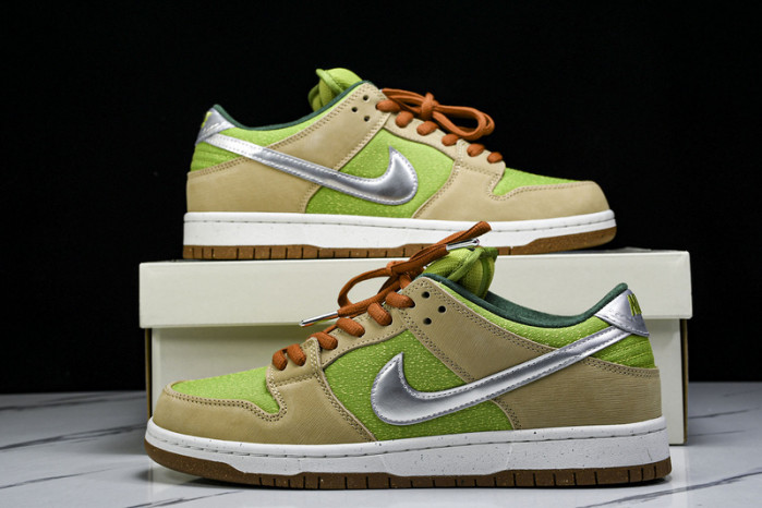 nike sb dunk low “escargot”  fq7585-200