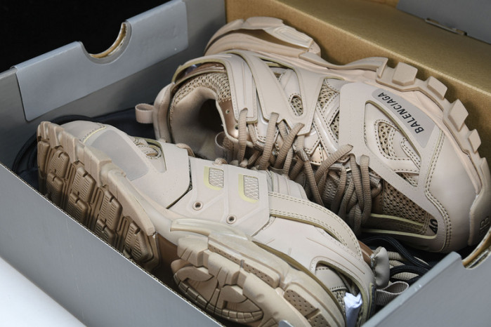 Ba*len*cia*ga track trainer  btt-023