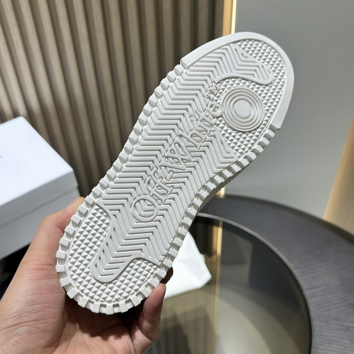 C/O​ SNEAKERS CO-015