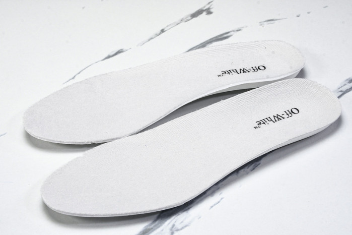 C/O​ SNEAKERS CO-022