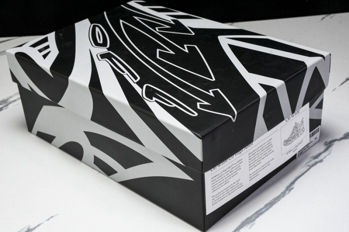 C/O​ SNEAKERS CO-022