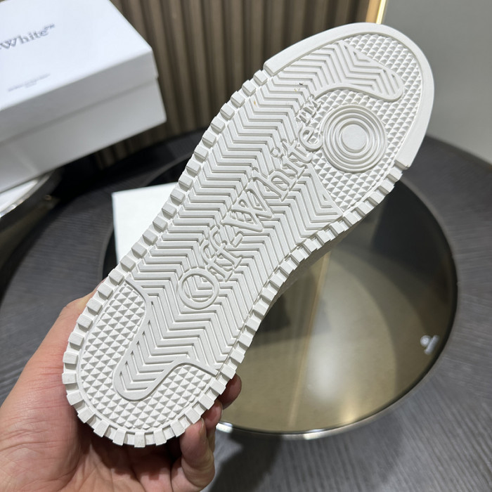 C/O​ SNEAKERS CO-016