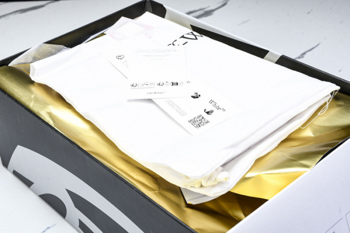 C/O​ SNEAKERS CO-023