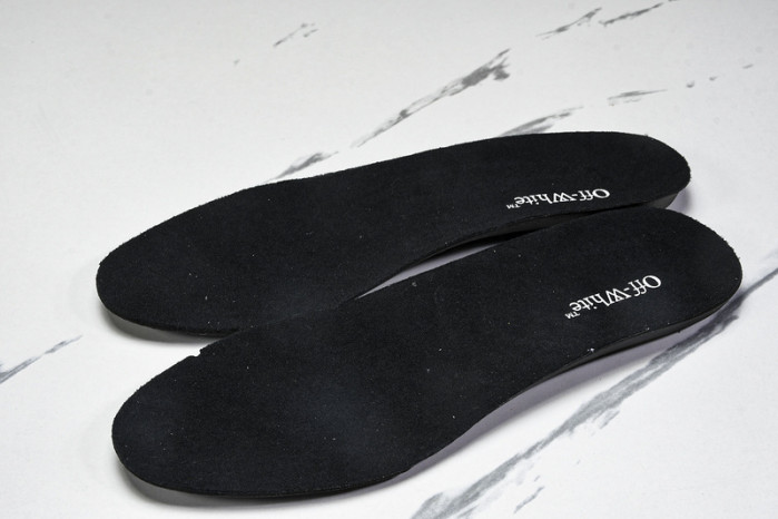 C/O​ SNEAKERS CO-019